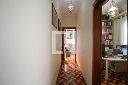 Corredor  de casa à venda com 4 quartos, 230m² em Planalto Paulista, São Paulo