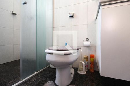 Casa à venda com 230m², 4 quartos e 6 vagasBanheiro da Suíte 1