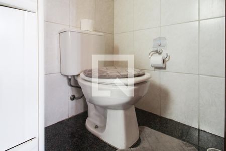 Casa à venda com 230m², 4 quartos e 6 vagasBanheiro da Suíte 2