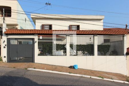 Casa à venda com 230m², 4 quartos e 6 vagasFachada