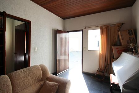 Casa à venda com 230m², 4 quartos e 6 vagasSala de Serviço 