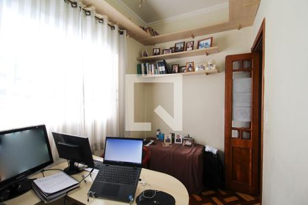 Casa à venda com 230m², 4 quartos e 6 vagasEscritório