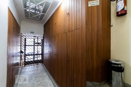 Hall de Entrada de apartamento para alugar com 2 quartos, 54m² em Aclimação, São Paulo