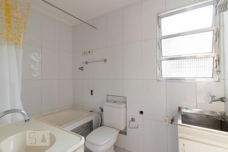 Banheiro - Área de Serviço de apartamento para alugar com 2 quartos, 54m² em Aclimação, São Paulo