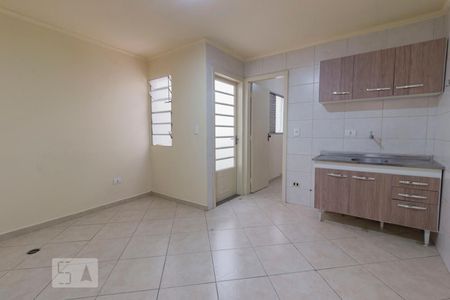 Sala/Cozinha de kitnet/studio para alugar com 1 quarto, 35m² em Vila Monumento, São Paulo