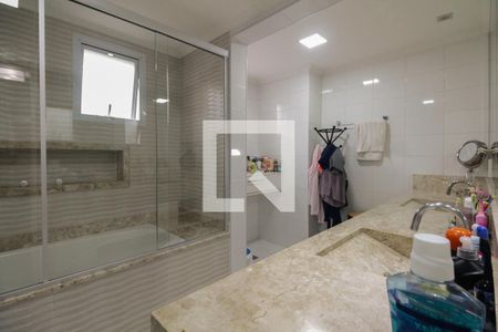 Apartamento à venda com 204m², 3 quartos e 4 vagasBanheiro Suíte 3
