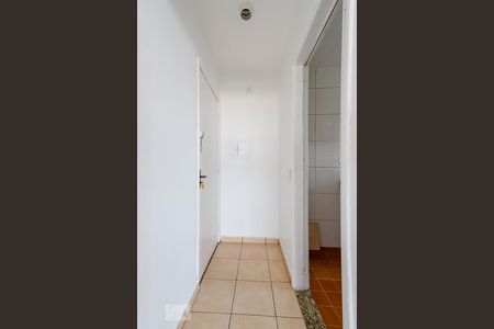 Corredor Entrada de apartamento à venda com 2 quartos, 57m² em Vila Mazzei, São Paulo
