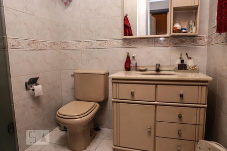 Banheiro de apartamento à venda com 3 quartos, 73m² em Cristal, Porto Alegre