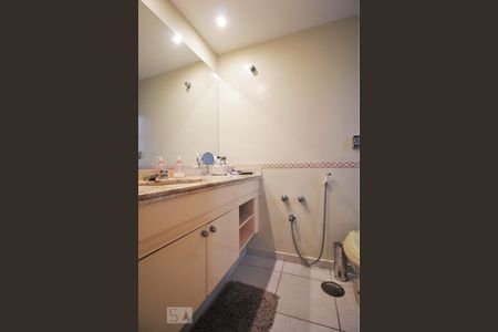 Apartamento à venda com 420m², 3 quartos e 4 vagasBanheiro da suíte 1