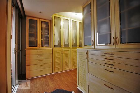 Apartamento à venda com 420m², 3 quartos e 4 vagasCloset