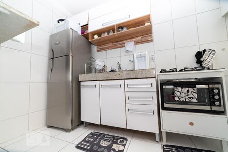 Apartamento à venda com 50m², 2 quartos e 1 vaga Apartamento à venda com 50m², 2 quartos e 1 vagaCozinha e área de serviço 04