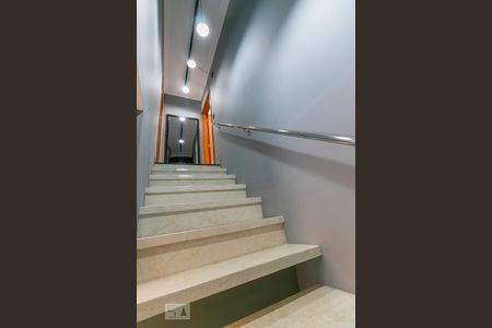 Escadas de casa para alugar com 2 quartos, 145m² em Vila Invernada, São Paulo