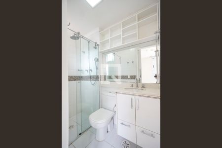 Apartamento para alugar com 70m², 2 quartos e 1 vaga Apartamento para alugar com 70m², 2 quartos e 1 vagaBanheiro da suíte