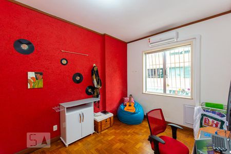 Quarto 2 de apartamento à venda com 3 quartos, 225m² em Icaraí, Niterói