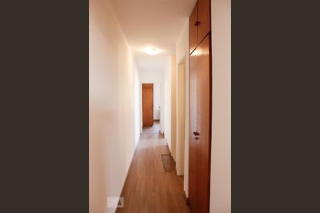 Casa à venda com 185m², 3 quartos e 2 vagasCorredor