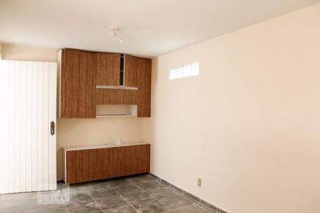 Casa à venda com 185m², 3 quartos e 2 vagasEdicula