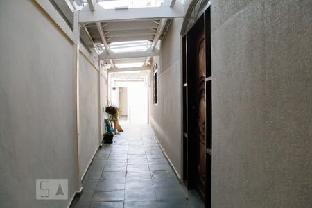 Casa à venda com 185m², 3 quartos e 2 vagasCorredor