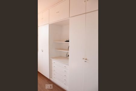 Casa à venda com 185m², 3 quartos e 2 vagasQuarto 1 - Suíte