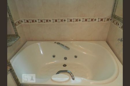 Casa à venda com 450m², 5 quartos e 5 vagas Casa à venda com 450m², 5 quartos e 5 vagasBanheiro Social- banheira