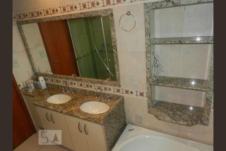 Casa à venda com 450m², 5 quartos e 5 vagas Casa à venda com 450m², 5 quartos e 5 vagasBanheiro Social-amário da pia