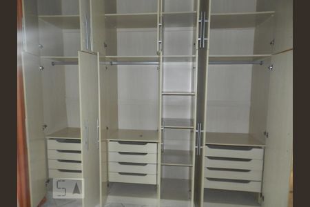 Casa à venda com 450m², 5 quartos e 5 vagas Casa à venda com 450m², 5 quartos e 5 vagasQuarto 1- roupa