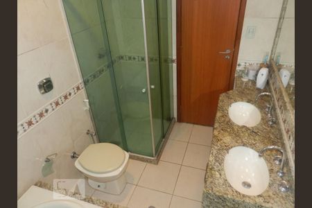 Casa à venda com 450m², 5 quartos e 5 vagas Casa à venda com 450m², 5 quartos e 5 vagasBanheiro Social- box