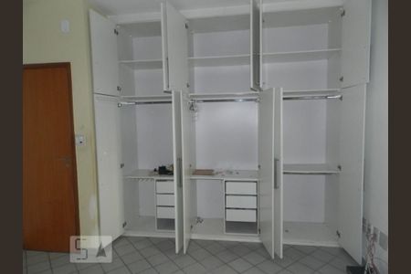 Casa à venda com 450m², 5 quartos e 5 vagas Casa à venda com 450m², 5 quartos e 5 vagasQuarto 3 Guarda roupa