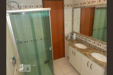 Casa à venda com 450m², 5 quartos e 5 vagas Casa à venda com 450m², 5 quartos e 5 vagasBanheiro