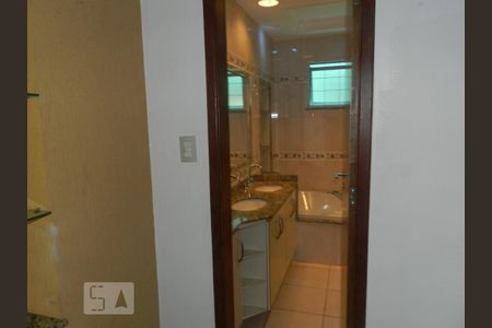 Casa à venda com 450m², 5 quartos e 5 vagas Casa à venda com 450m², 5 quartos e 5 vagasBanheiro Social