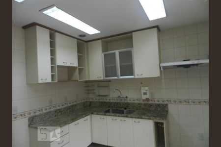 Casa à venda com 450m², 5 quartos e 5 vagas Casa à venda com 450m², 5 quartos e 5 vagasCozinha - Armários