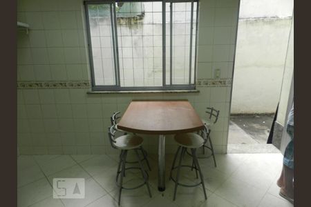 Casa à venda com 450m², 5 quartos e 5 vagas Casa à venda com 450m², 5 quartos e 5 vagasCozinha- mesa