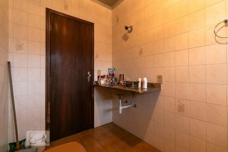 Casa à venda com 350m², 3 quartos e 8 vagasBanheiro da Suíte 1