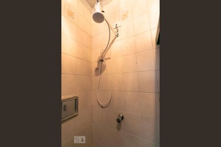 Casa à venda com 350m², 3 quartos e 8 vagasBanheiro da Suíte 2 - Chuveiro