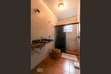 Casa à venda com 350m², 3 quartos e 8 vagasBanheiro da Suíte 3