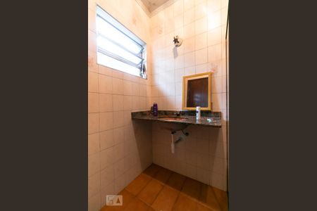 Casa à venda com 350m², 3 quartos e 8 vagasBanheiro da Suíte 2
