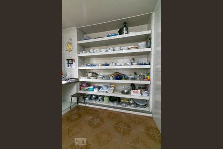 Casa à venda com 350m², 3 quartos e 8 vagasCozinha - Prateleiras