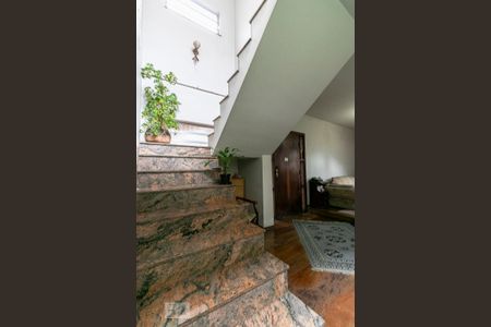 Casa à venda com 350m², 3 quartos e 8 vagasEscadas