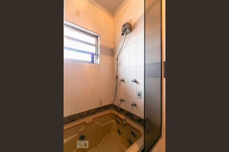 Casa à venda com 350m², 3 quartos e 8 vagasBanheiro da Suíte 1