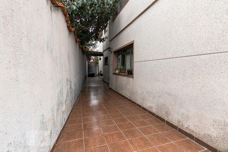 Casa à venda com 350m², 3 quartos e 8 vagasCorredor Externo