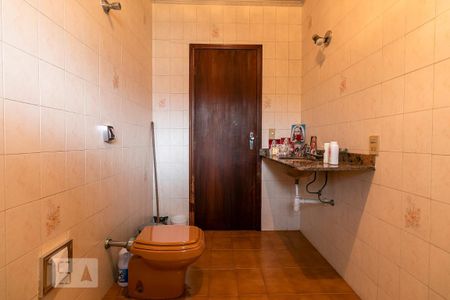 Casa à venda com 350m², 3 quartos e 8 vagasBanheiro da Suíte 1