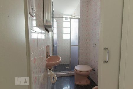 Banheiro de apartamento para alugar com 1 quarto, 55m² em Centro Histórico, Porto Alegre