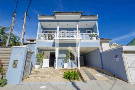 Casa de condomínio à venda com 350m², 4 quartos e 4 vagasFachada