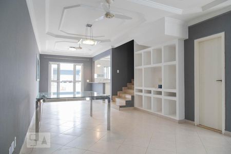Casa de condomínio para alugar com 350m², 4 quartos e 3 vagasSala