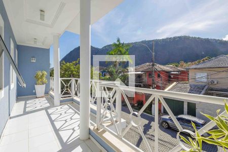 Casa de condomínio à venda com 350m², 4 quartos e 4 vagasVaranda da Suíte 1