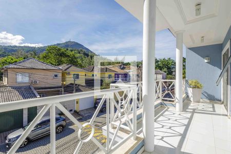 Casa de condomínio à venda com 350m², 4 quartos e 4 vagasVaranda da Suíte 1