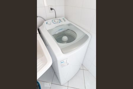Área de serviço - máquina de lavar de apartamento para alugar com 3 quartos, 66m² em Jardim Flor da Montanha, Guarulhos