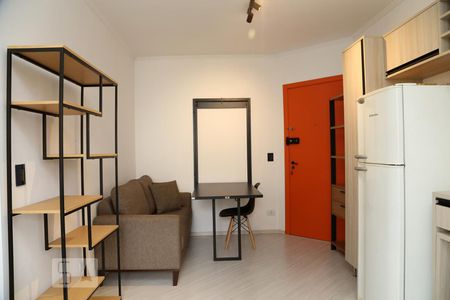 Sala/Cozinha de apartamento à venda com 1 quarto, 31m² em Vila Suzana, São Paulo
