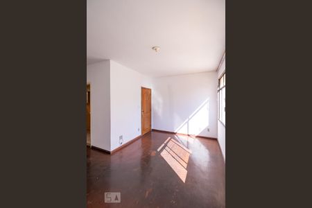 Sala de apartamento para alugar com 2 quartos, 70m² em Sagrada Família, Belo Horizonte