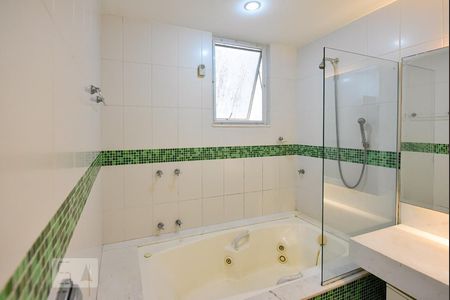 Apartamento à venda com 200m², 3 quartos e sem vagaBanheiro da Suíte