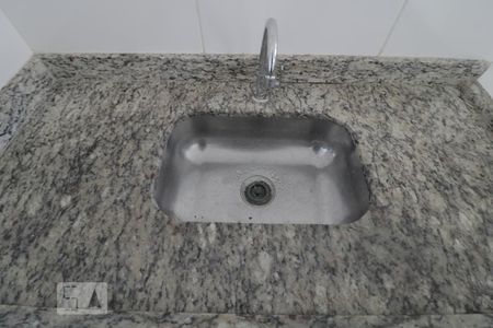 Sala e Cozinha  - pia de casa para alugar com 1 quarto, 37m² em Vila Esperança, São Paulo